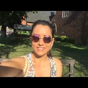 Meet your Posher, Angela